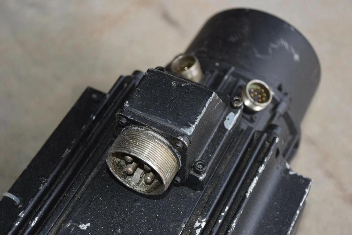 Used Indramat MAC112D-0-ED-1-B/130-A-0/J1250/S05 Brushless Servo Motor 3000 RPM 312A