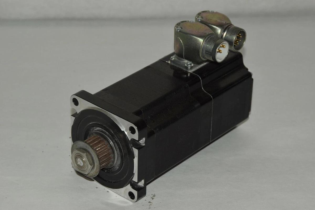 Used Berger Lahr SER3910/4L3SS0TO 480V  0.69kW  SER 3910/4L3SS0T0 Inverter Motor