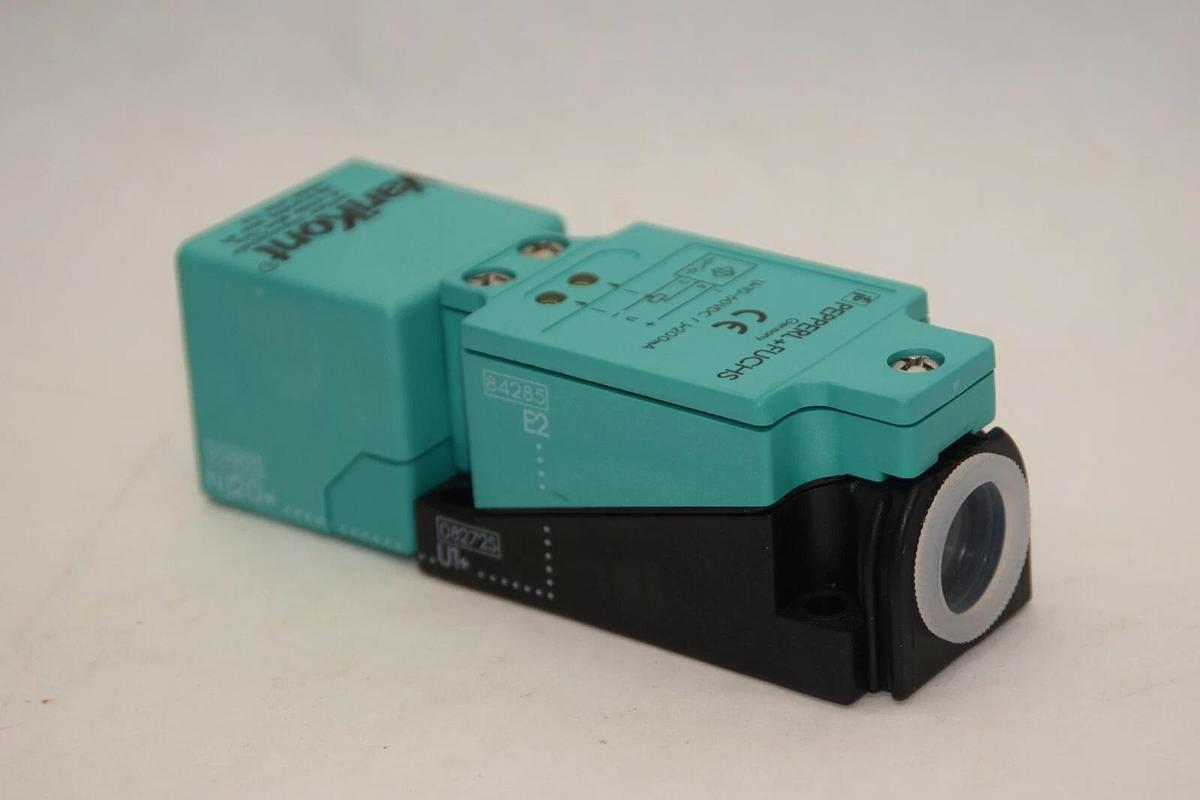 (NEW) PEPPERL + FUCHS U-10-60Vdc / J-200mA VariKont Proximity Sensor