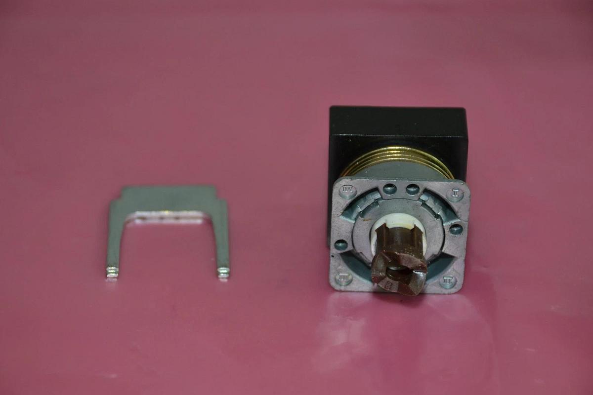 SQUARE D SELECTOR SWITCH OPERATOR CLASS 9001 TYPE LSSA-2B LSSA 2B 9001LSSA2B NEW