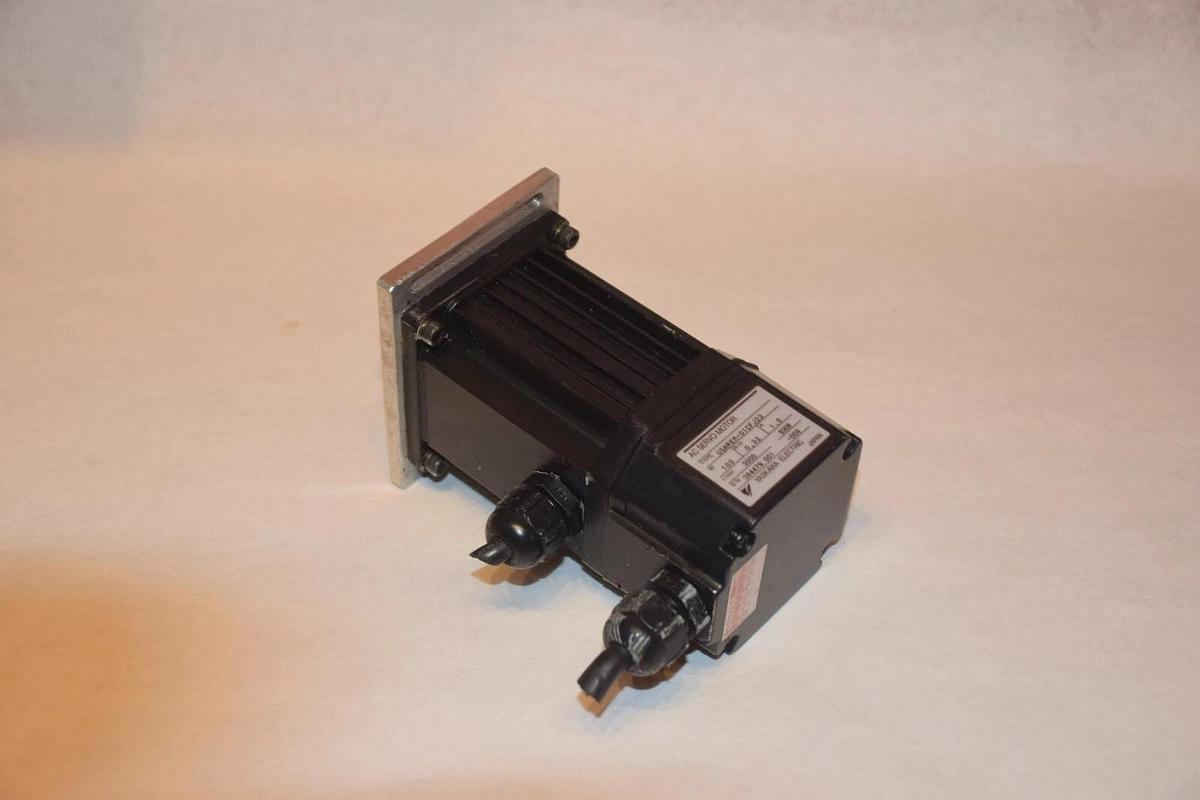 Used Yaskawa USAREM-01CFJ23 AC Servo Motor