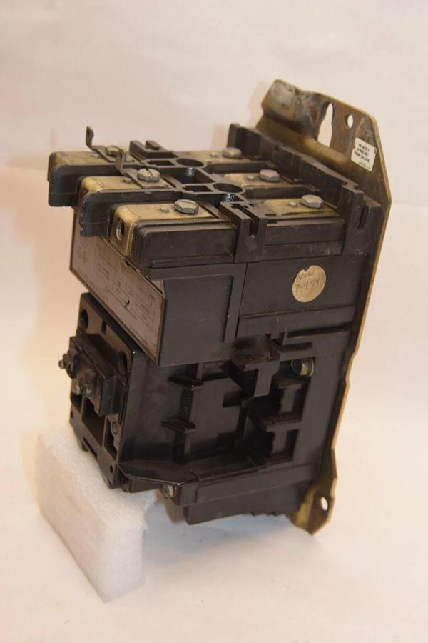 Used ALLEN BRADLEY Contactor 500F-D0D930 500F-DOD930 Ser A Size Sz 3 90Amp 120V Coil