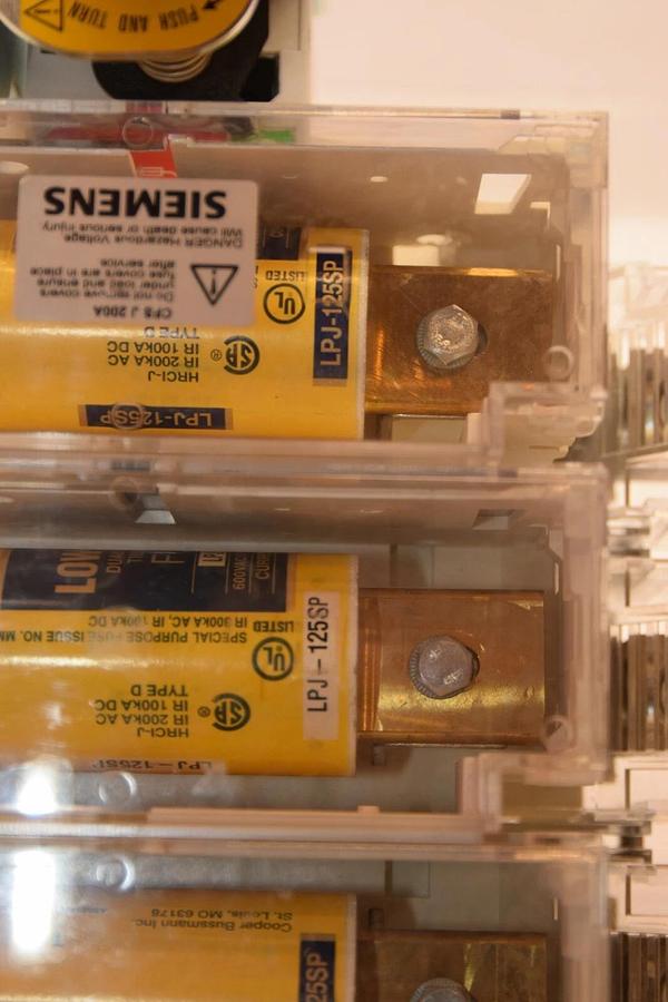 Used SIEMENS CFS364J 200A 50/60Hz 100HP Fusible Disconnect Switch With Lug Cover