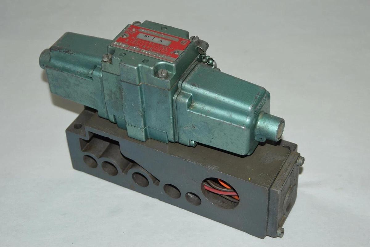 Used NUMATICS 12DSA6 KA 12DSA600KA 120V .17A 50/60Hz Solenoid Control Valve