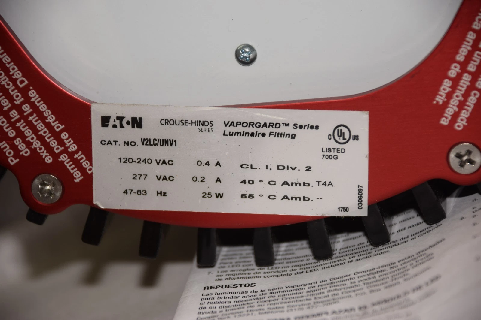 New Crouse Hinds V2LC/UNV1 Vaporgard Luminaire Led Fixture 25w 120-240v V2LC/UNV