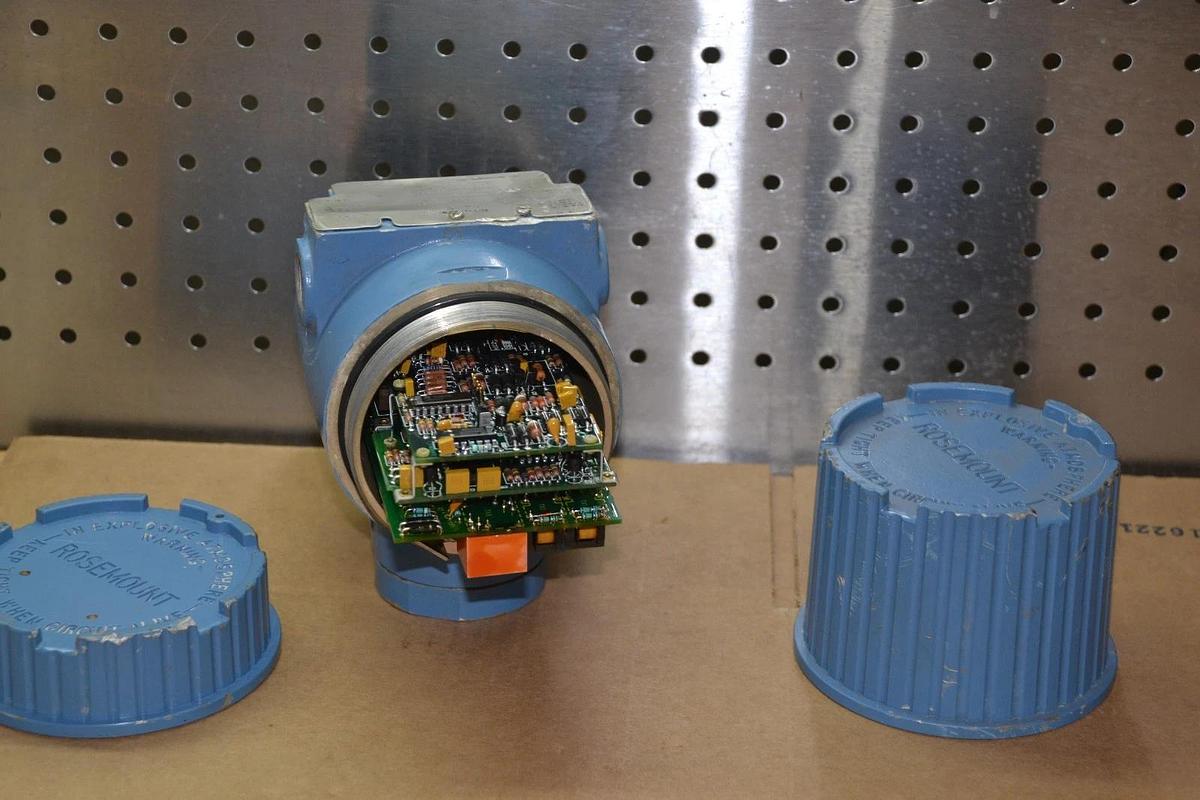 Used ROSEMOUNT PRESSURE TRANSMITTER 3044 A1B1 12.5-55 VDC  3044-A1B1