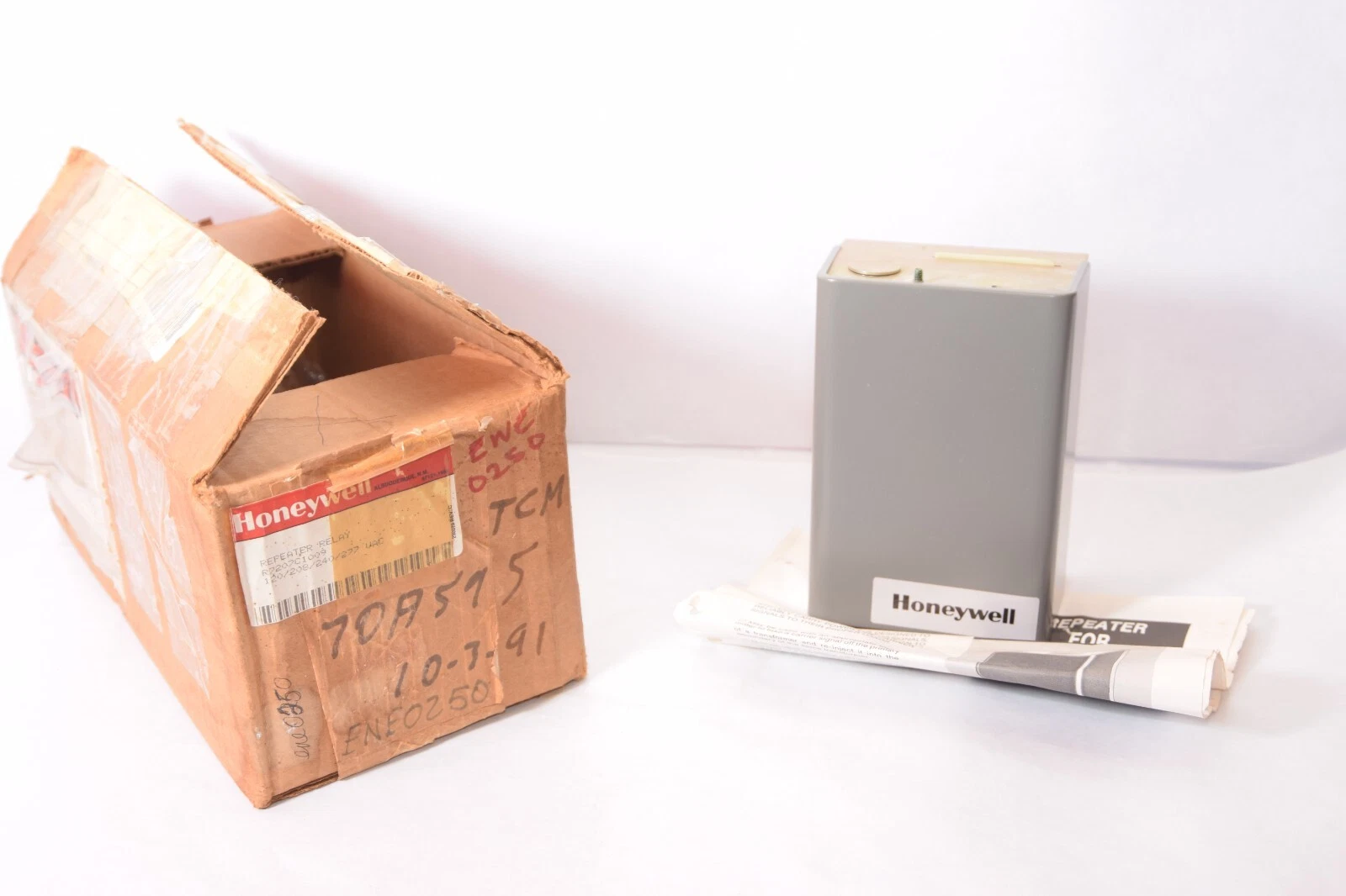 (NEW) HONEYWELL R7207C1009 R7207C 120/208/240/277Vac Repeater Relay