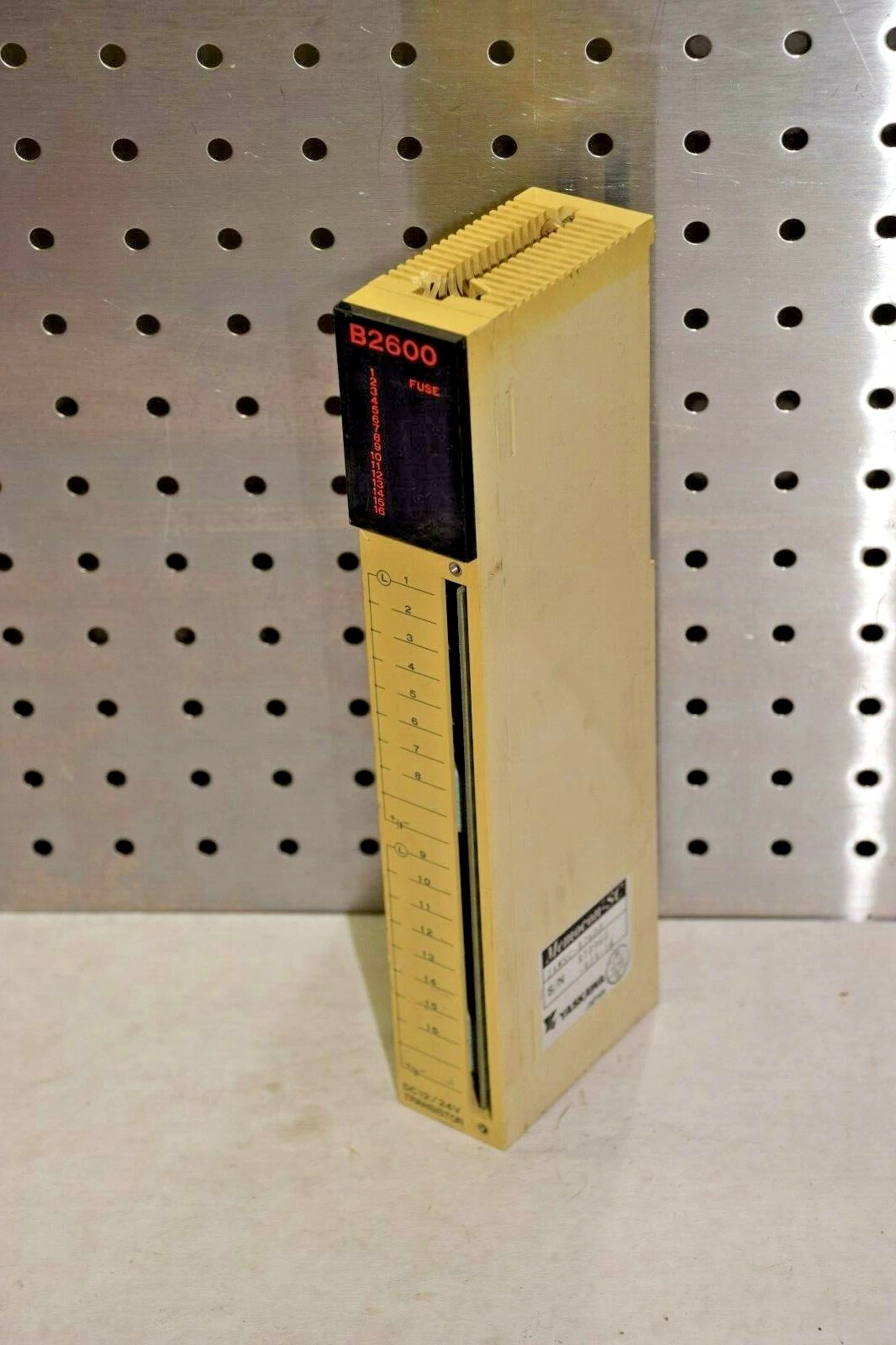 Used YASKAWA JAMSC-B2600 12-24V TRANSISTOR OUTPUT MODULE