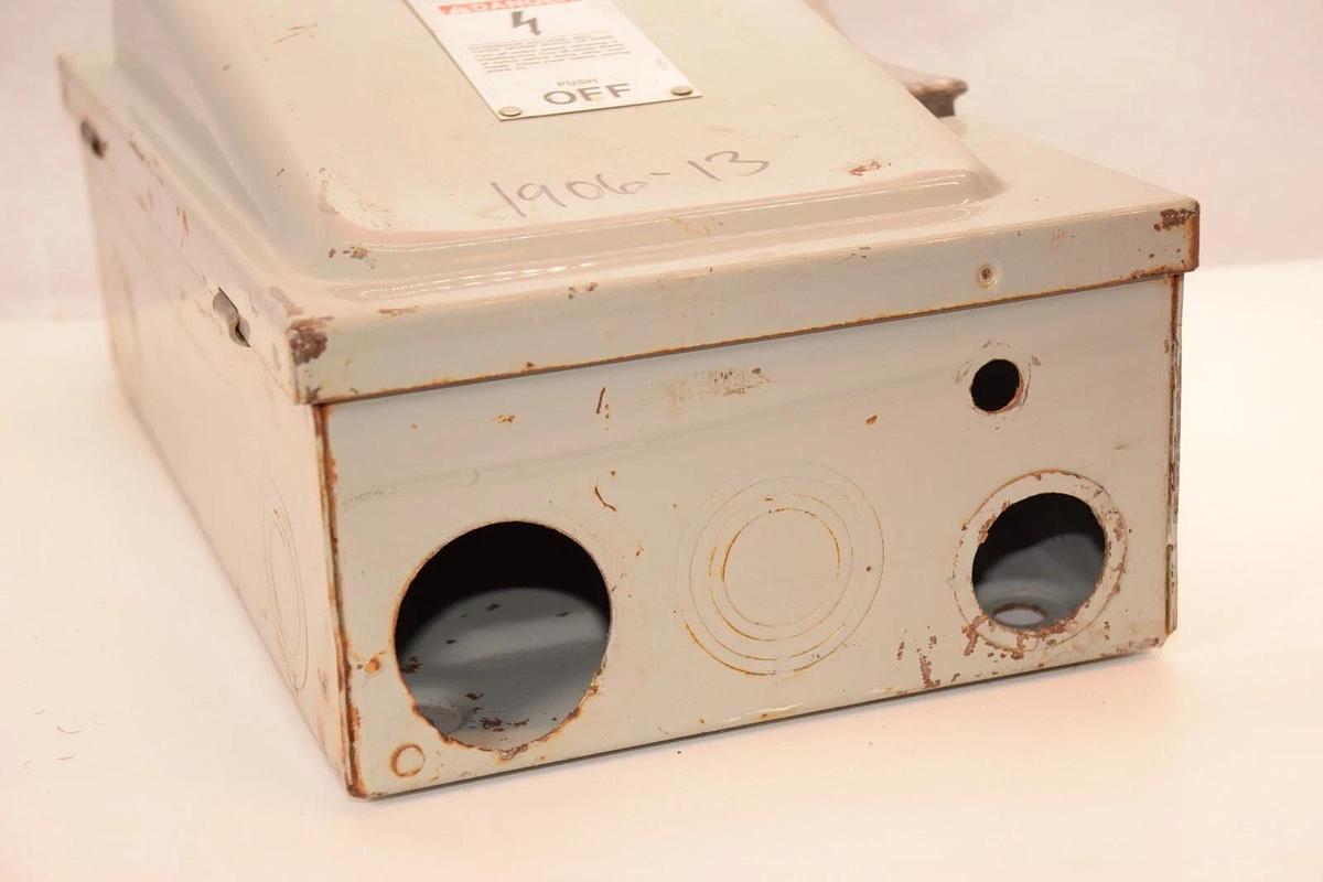 Used I-T-E F322 60A Amp Type 1 240V Heavy Duty Disconnect / Safety Switch