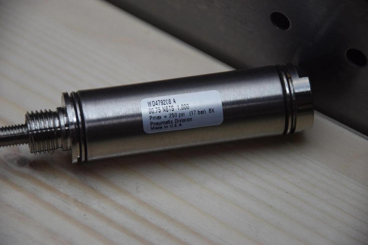 MILLER FLUID POWER WD479208A .75" BORE DOUBLE ACTING PNEUMATIC CYLINDER NEW