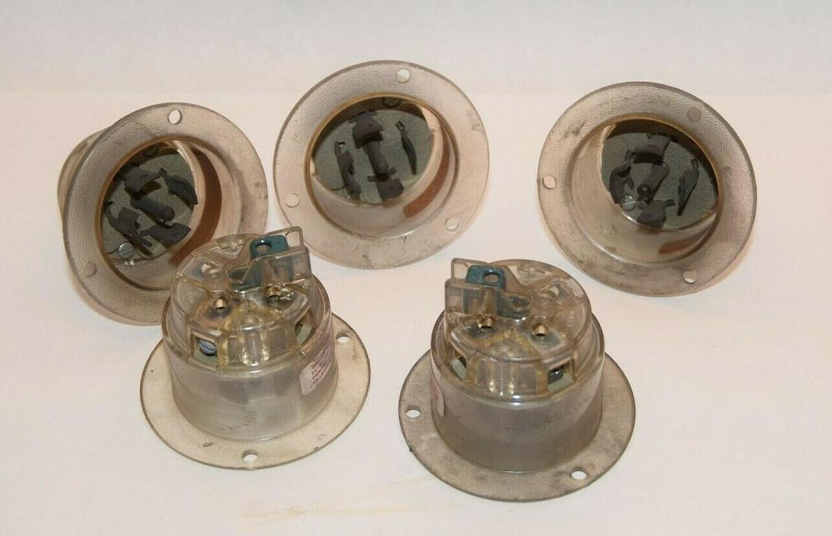 (NEW, 5) GE GENERAL ELECTRIC L22 30A 277/480V 3 Phase Flush Mount Locking Plug