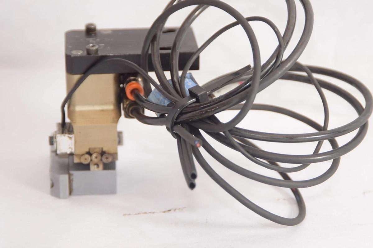 Used DE-STA-CO 574862-1 , RP-50P Gripper Mini-Clamp