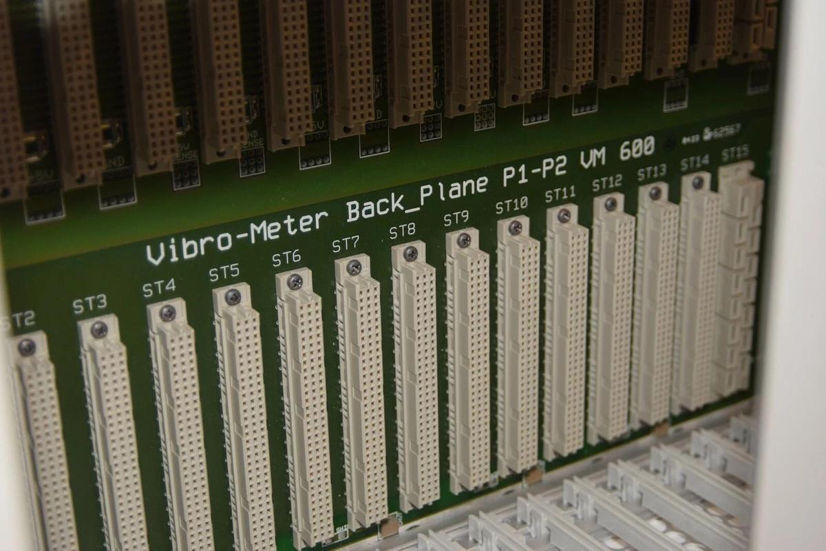 Used VIBRO-METER 204-040-100-012 KW38/04 VM600 P1-P2 Back Plane Rack