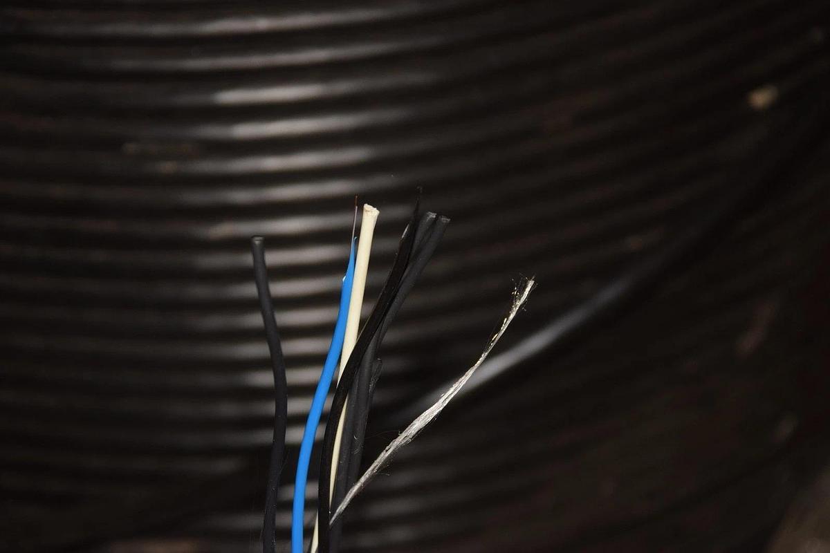 2 Large Reels, CORNING FIBER OPTIC OPTICAL CABLE 10-11, 6 SME, 002782 SPOOL REEL