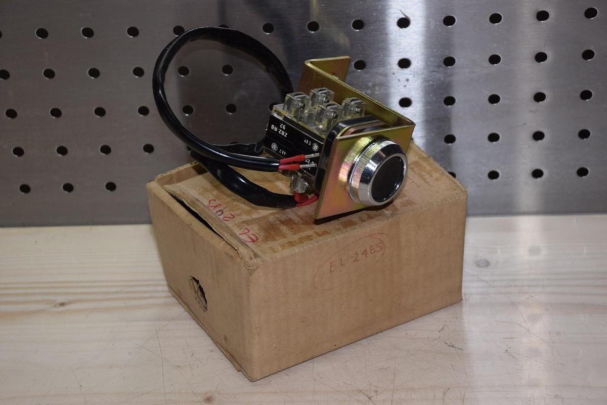Telemecanique EL-2485 EL2485 ZB2-RB ZB2-RA push button Switch Relay Start Stop