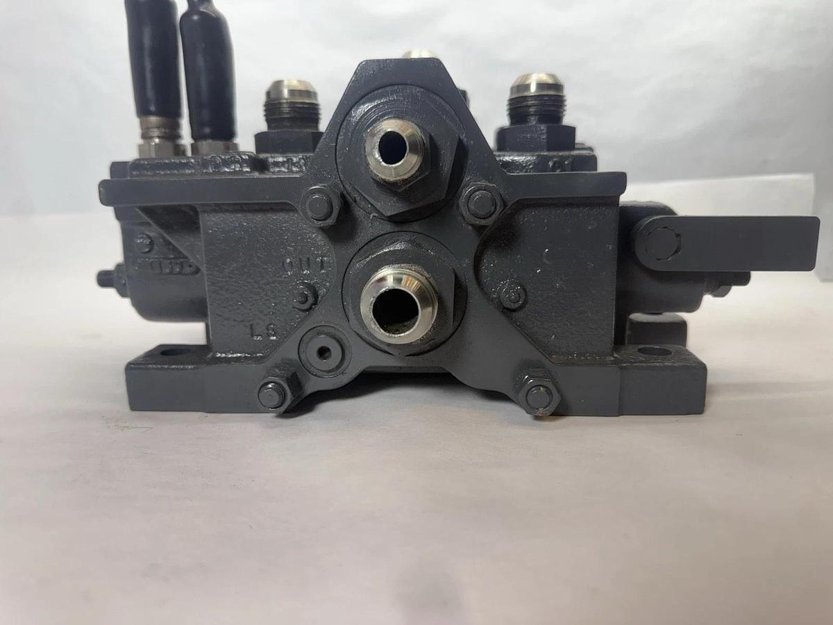 Used Altec Vermeer Prince Hydraulic Valve 1 Spool Valve block 1139 DB8505-800 AE21