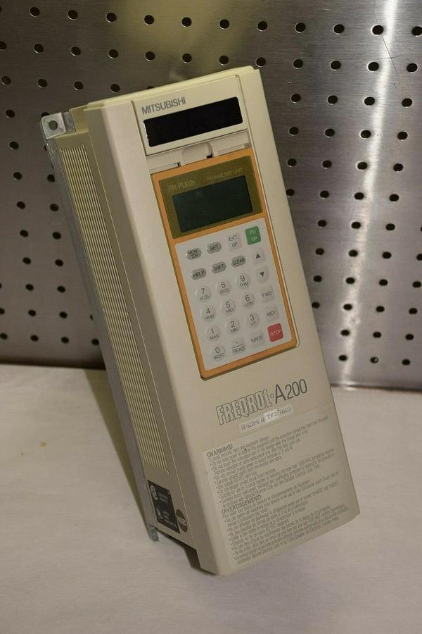Used Mitsubishi Freqrol A-200 Inverter FR-A220-0.4K-TF2 FR-A220-0.4K-UL FRA22004KTF
