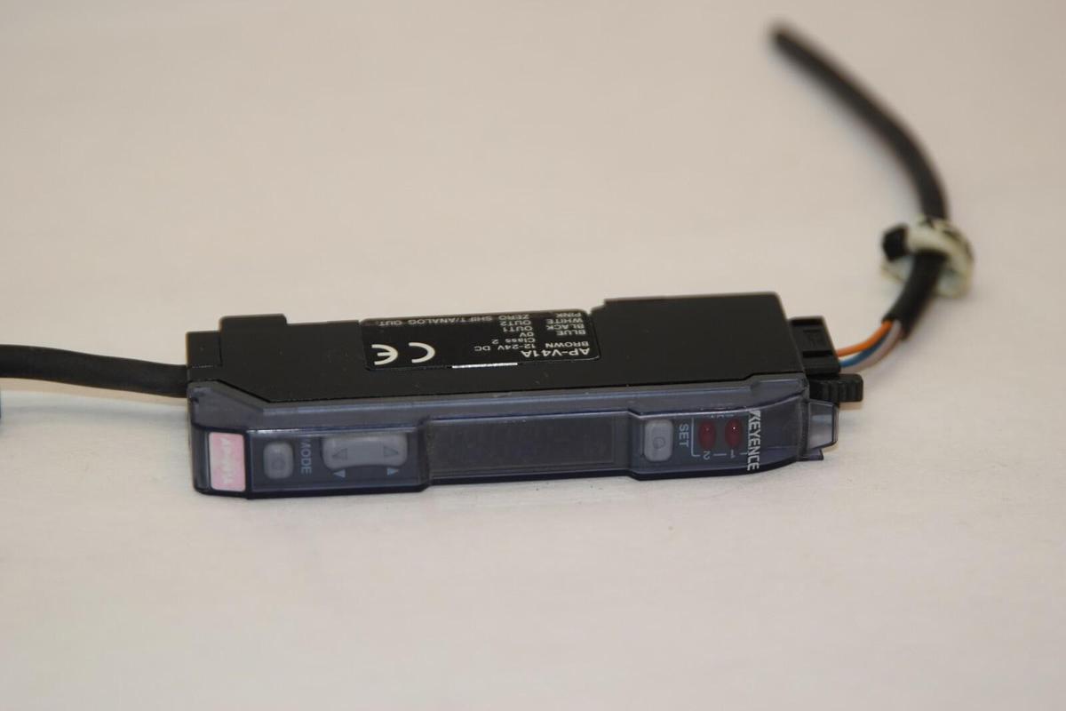 Used KEYENCE CORPORATION AP-V41A APV41A 12-24Vdc Fiber Optic Sensor Amplifier