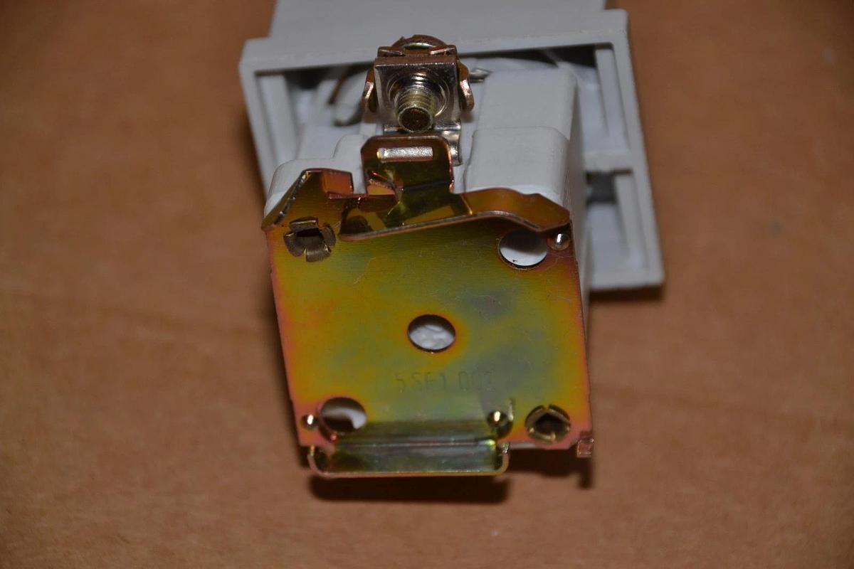 Used SIEMENS 5SF1-002 5SF1 002 FUSE HOLDER