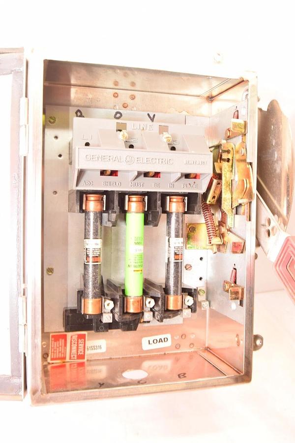 Used GE GENERAL ELECTRIC TH3361SS316 Model 1 30A Amp 600V Safety Switch W/ 20Amp Fuse