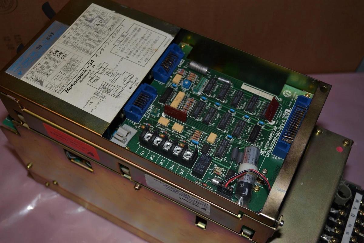 Used Yaskawa Drive ServoPack CACR-SR30TZ0SF CACR-SR30TZ6SF *AS IS*