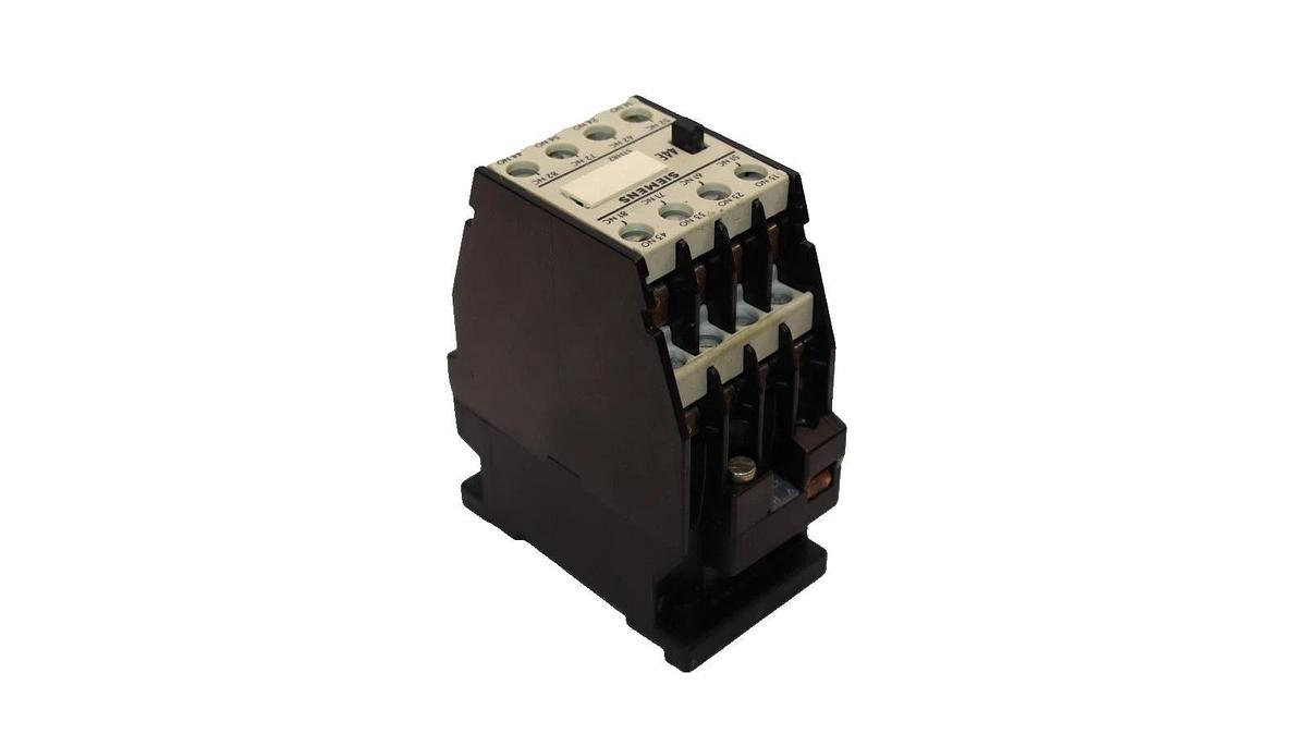 Used Siemens 3TH82 44-0A , 3TH8244-0A 220V 50/60Hz Contactor (Lot of 3)