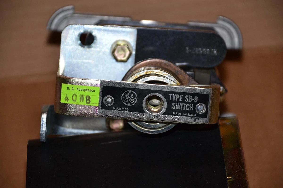 GE GENERAL ELECTRIC ROTARY SWITCH 16SB9BB3A12SUS2Y  TYPE SB-9 NEW