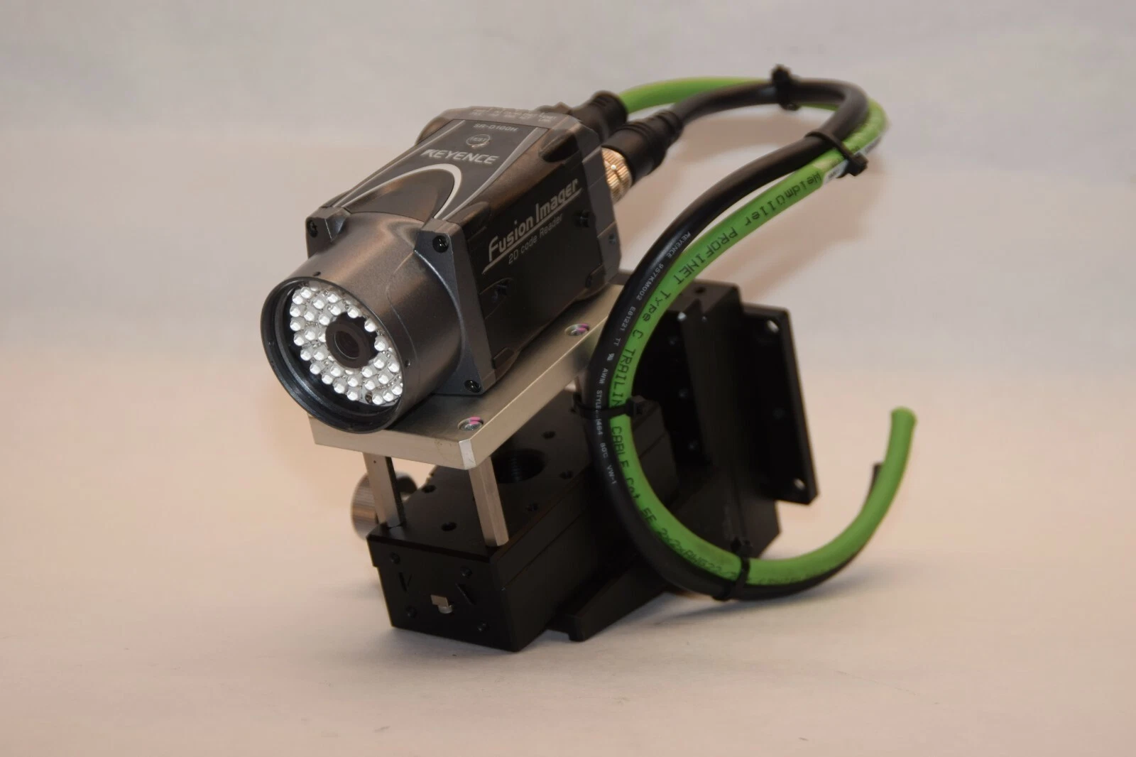 Used KEYENCE 2D Code Reader SR-D100H with precision mount B05-14NH A47-4