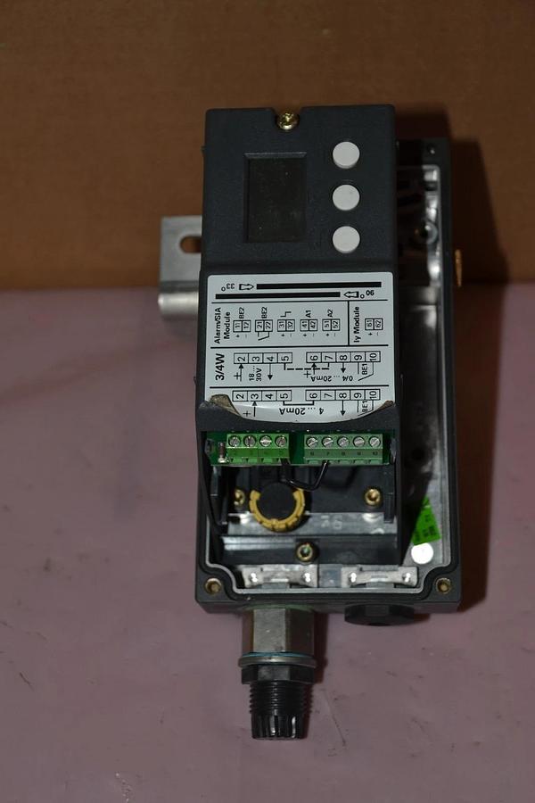 Used SIEMENS D-76181 -30-50/65/80C 18-30V 20mA PRESSURE TRANSMITTER