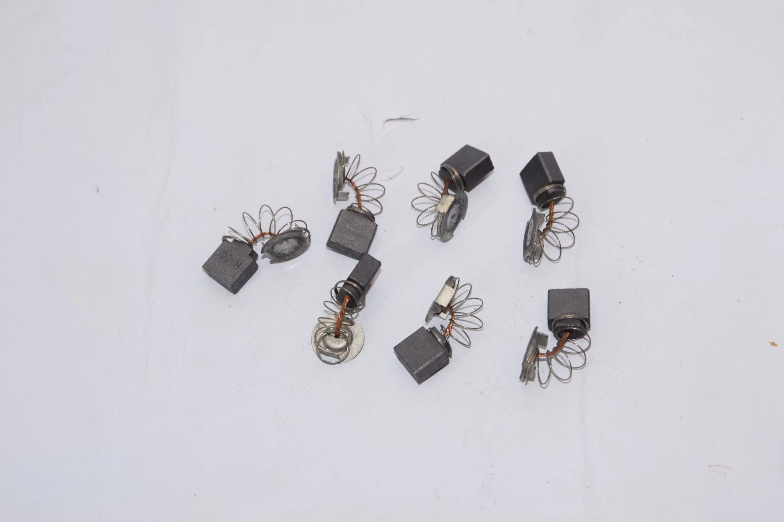 (NEW - Lot of 6) H100 H 100 1/2" x 1/4" Carbon Brush