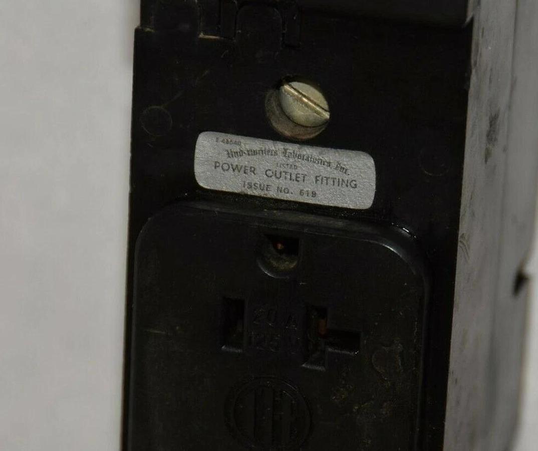 Used ITE QTI2000 QTI-2000 20A 20 Amp Class CTL EQ-T Breaker Outlet