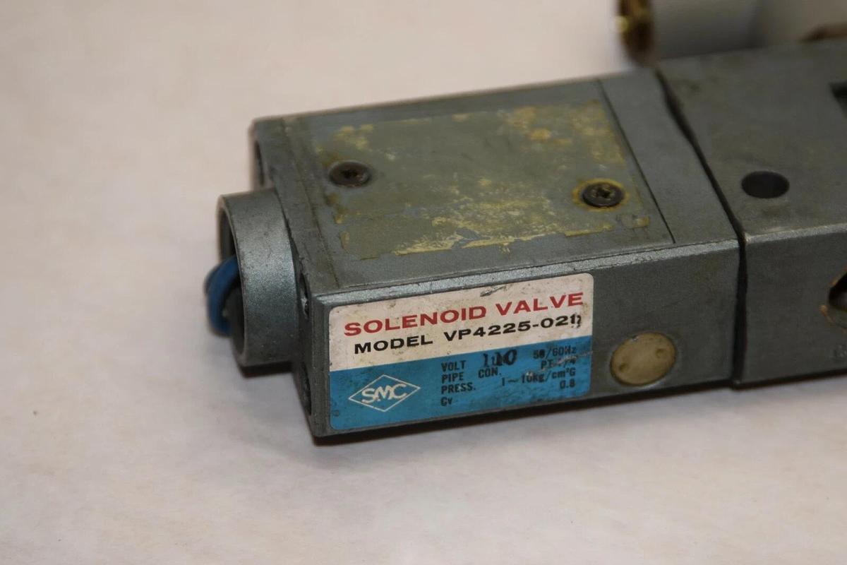 Used SMC SOLENOID VALVE VP4225-021 VP4225021 VP4225 021 100V