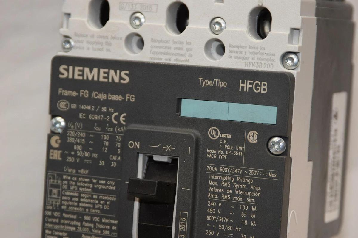 (New) SIEMENS Breaker  HFK3B200L 200A 200 Amp 3VL3520-2KN38-0AA0 200 A
