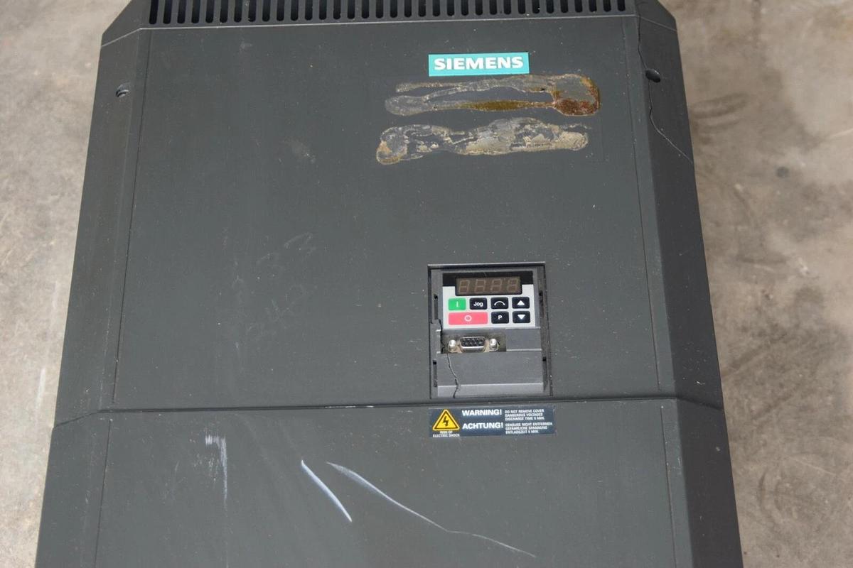 Used SIEMENS 6SE3228-4DK40 380-500V 113A 60hp Midimaster Vector Drive 6SE32284DK40