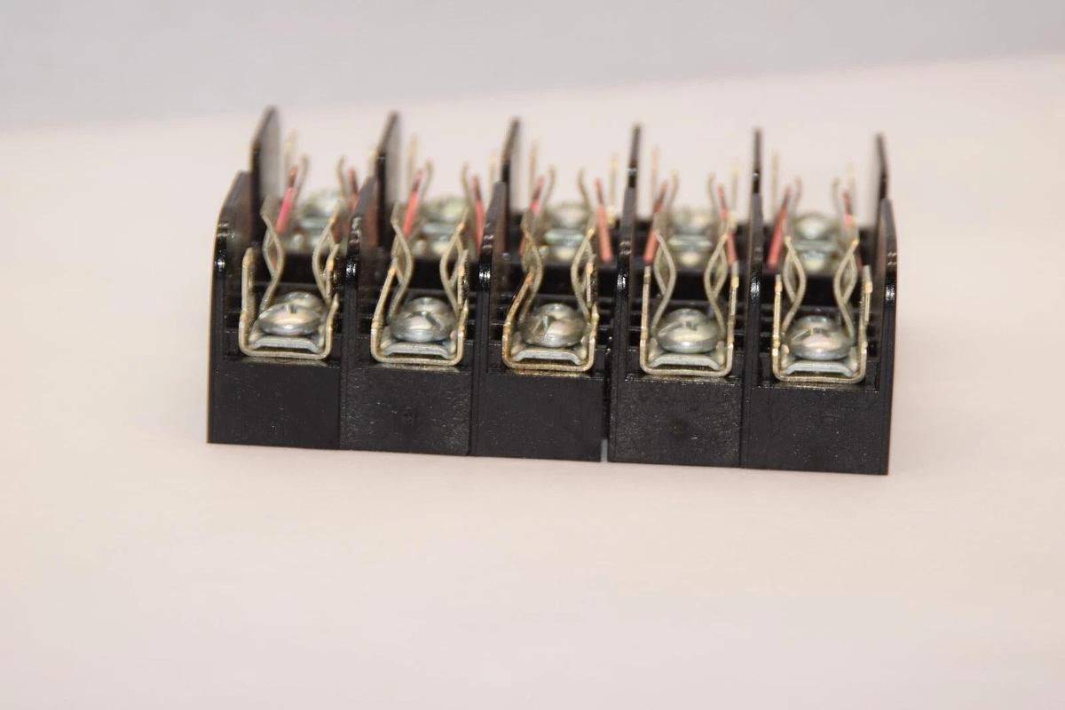 Used FERRAZ SHAWMUT 30325R 600V 30A Fuse Holder Holds 5 Fuses