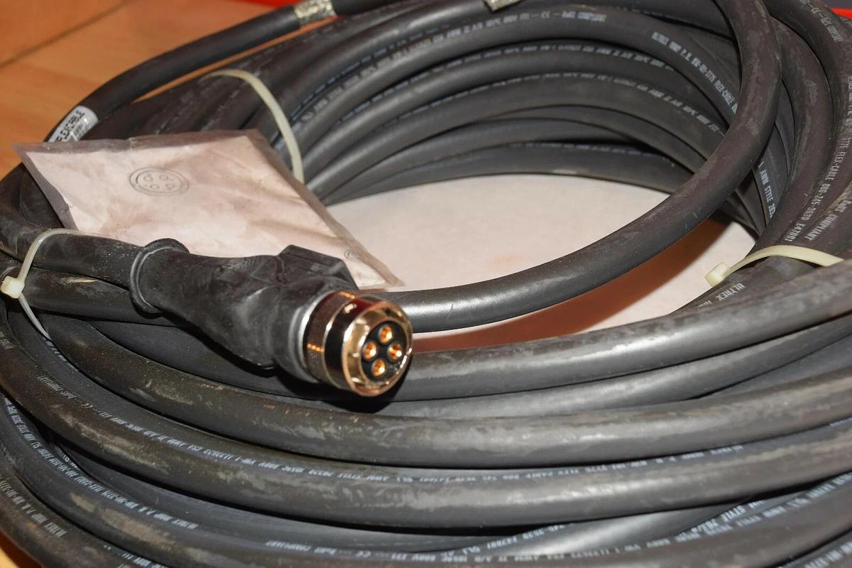 NEW FLEX-CABLE FC-CDFPBMP-10S-E110 SERVO MOTOR CABLE