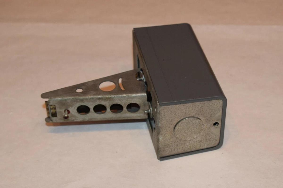 NEW HONEYWELL L4069A1011 3" INSERTION LIMIT CONTROLLER