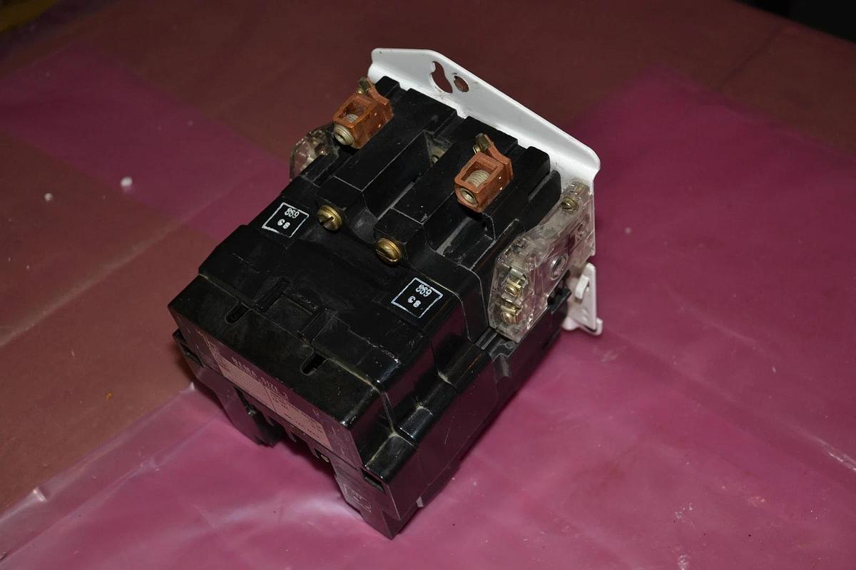 Refurbished SQUARE D CONTACTOR 8502 SEO1 8502SEO1 SIZE SZ 220V COIL
