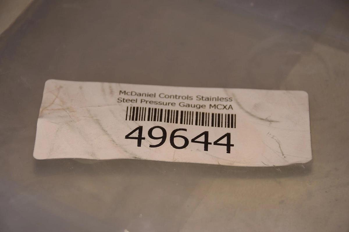 Used MCDANIEL CONTROLS MCXA 316 S.S 49644 STAINLESS STEEL PRESSURE GAUGE