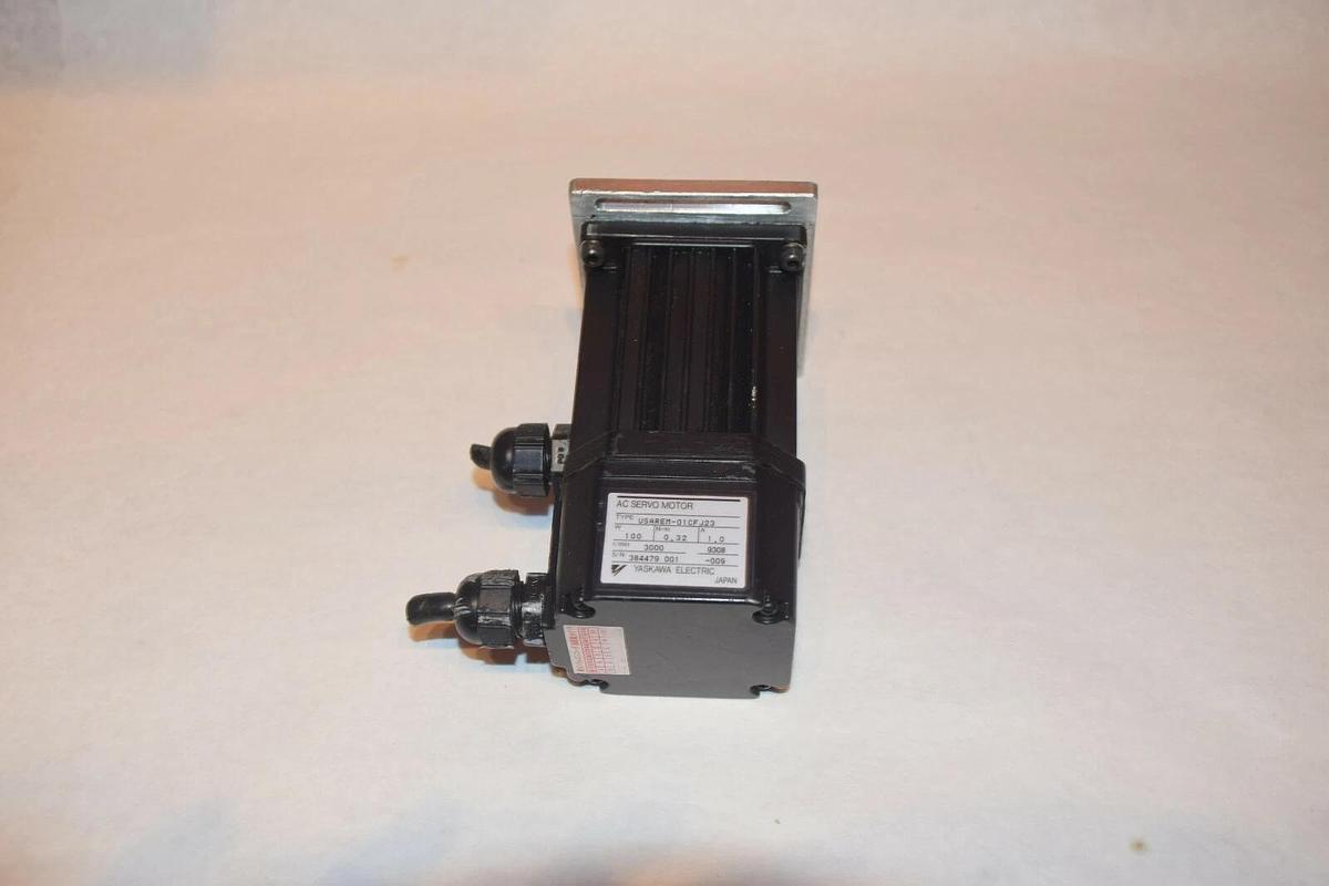 Used Yaskawa USAREM-01CFJ23 AC Servo Motor