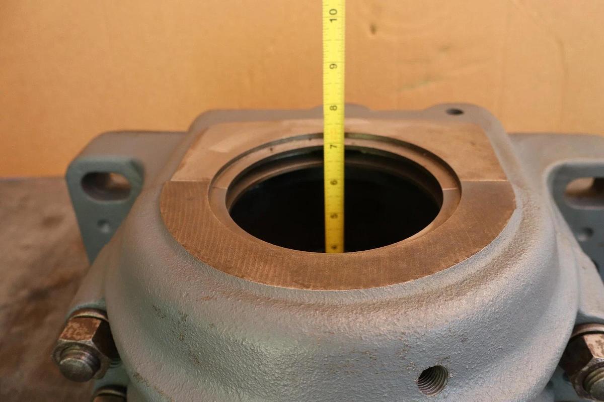 Refurbished Link-Belt Pillow Block HOUSING 4-Bolt 4-9/16" 4 9/16" Cast Iron (Refurbished)