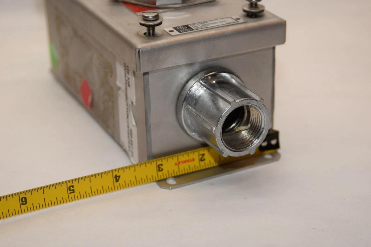 NEW) GE GENERAL ELECTRIC CR104PES12B CR104PE S12B 600V 2 Button Unit Enclosure