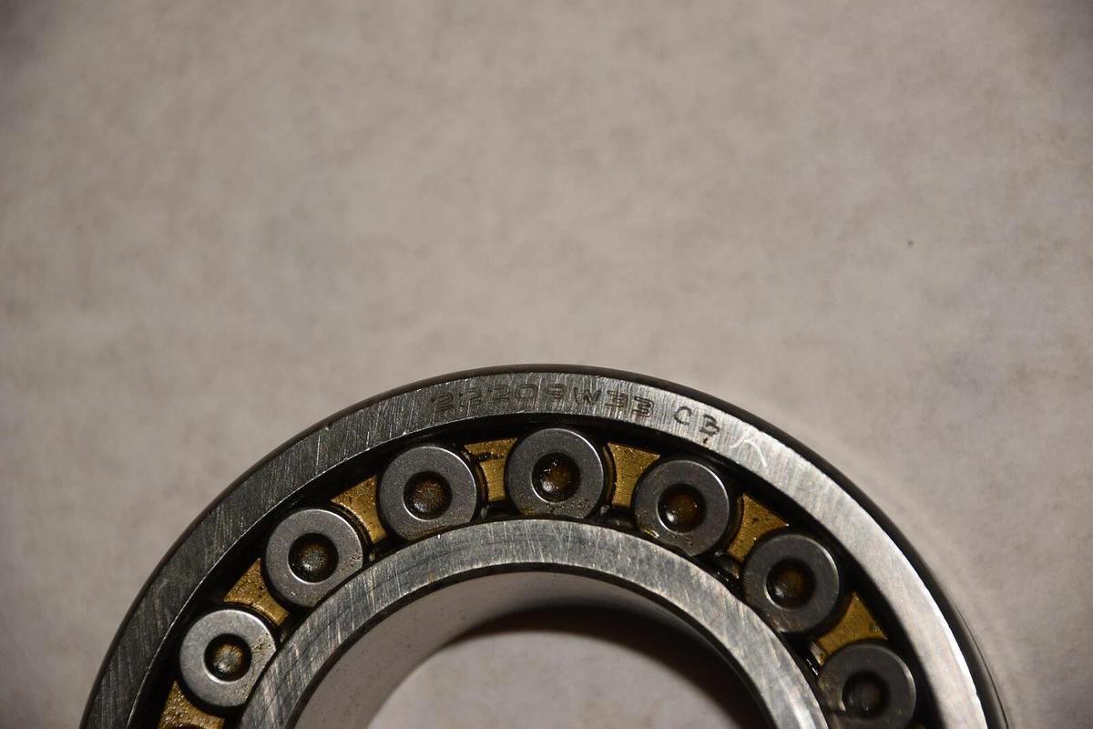 22209W33 C3 22209W33C3 SPHERICAL BEARING 22209 W33 C3 NEW