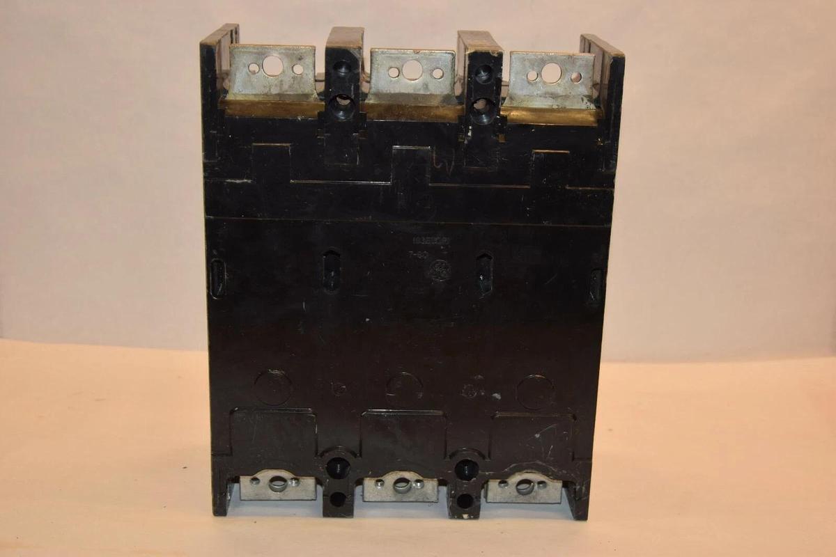 Used GE E11592-R E11592R 225A 600Vac Adj. 675-2250A Circuit Breaker