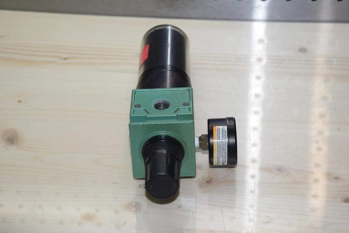 Used NUMATICS C21D-02CDG C21D02CDG 200psi FILTER REGULATOR W/GAUGE