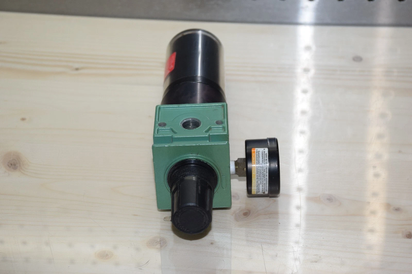 Used NUMATICS C21D-02CDG C21D02CDG 200psi FILTER REGULATOR W/GAUGE