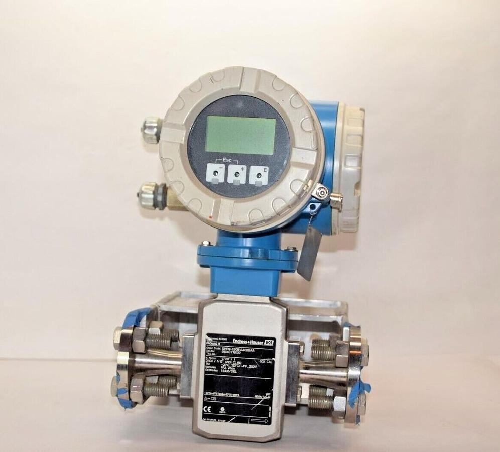 Used ENDRESS + HAUSER 53H02-EB0B1AA0BBAA Flowmeter Meter 53H02EB0B1AA0BBAA