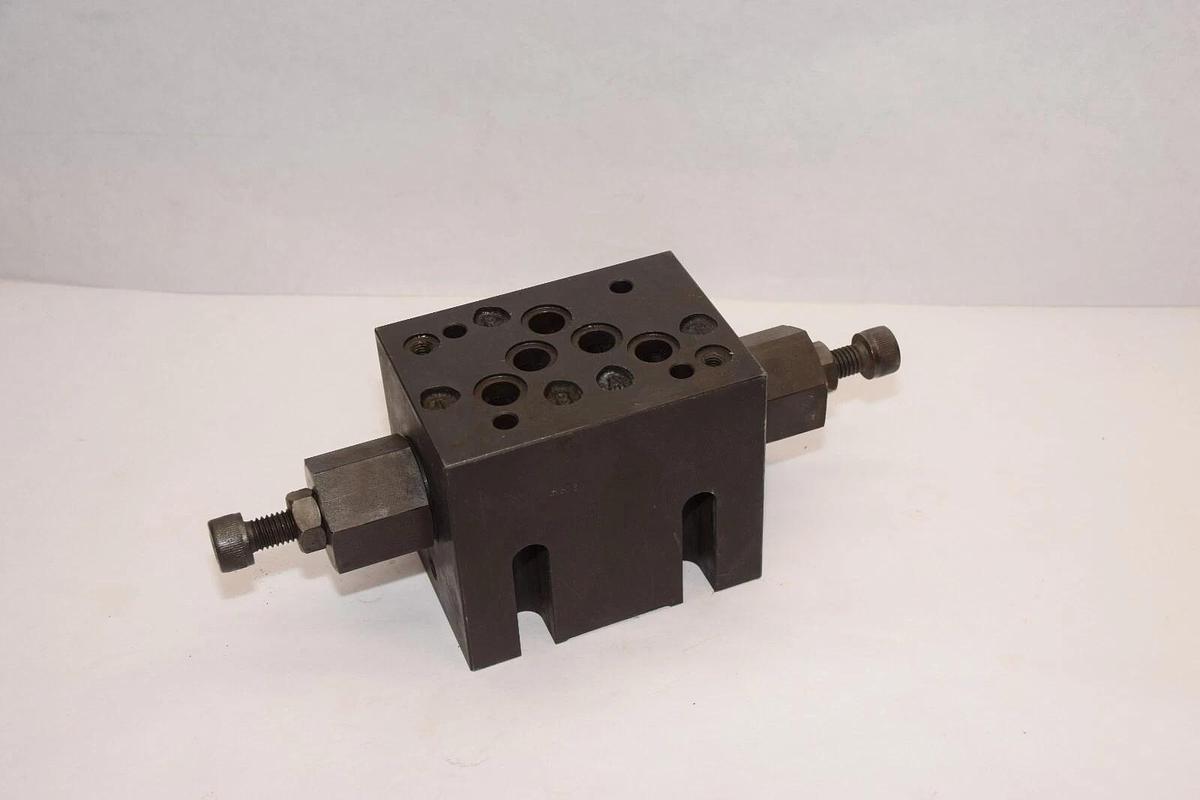 (NEW) PARKER D31VW1C4VYCF5689 75 , D1VW4CVYCF56 75 Hydraulic Valve
