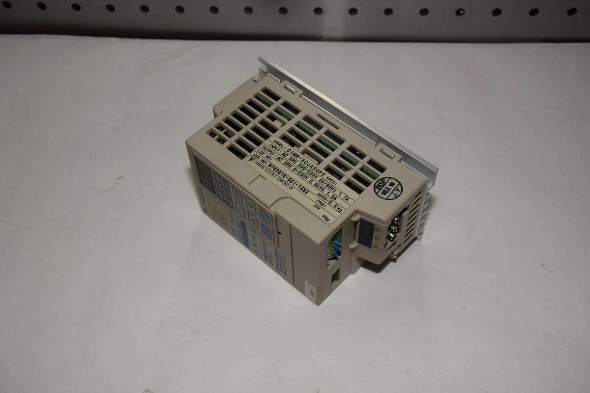 Used YASKAWA CIMR-XCJA20P2 200V 3 PHSE 0.2kW VS MINI INVERTER