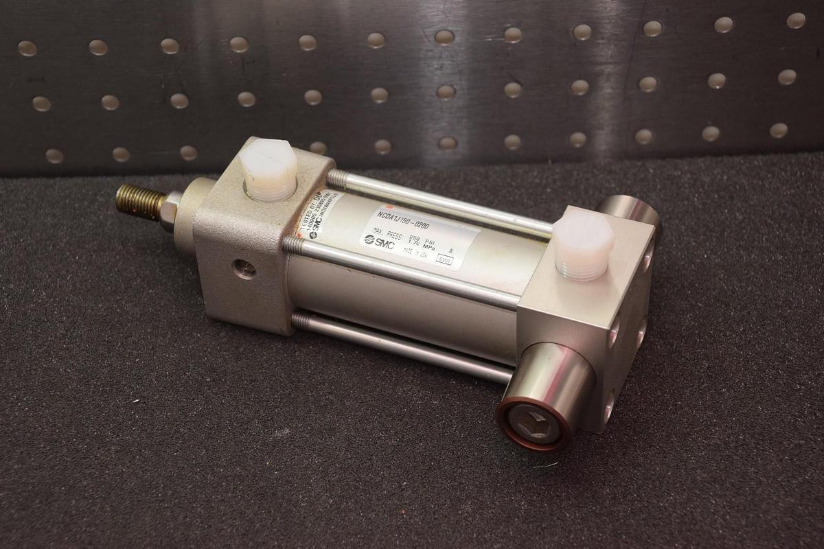 Used SMC NCDA1J150-0200 250psi 1.70MPa TIE ROD CYLINDER
